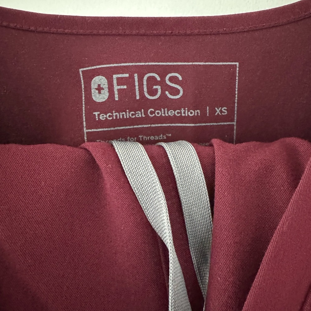 Figs Maroon Technical Collection Top - Picture 2 of 3
